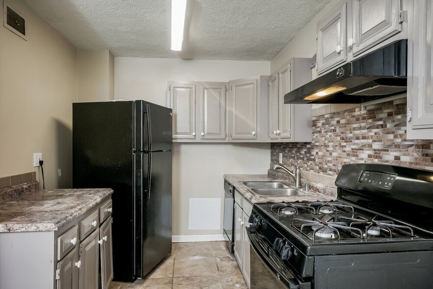 Building Photo - 4724 Granada Dr