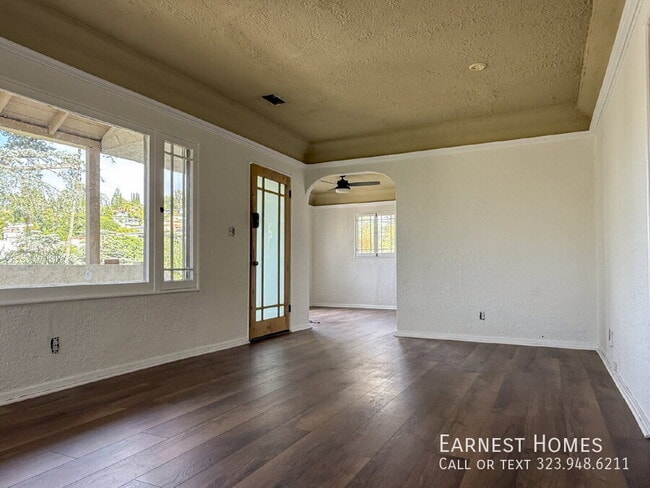 Building Photo - 1401 Dartmouth Dr