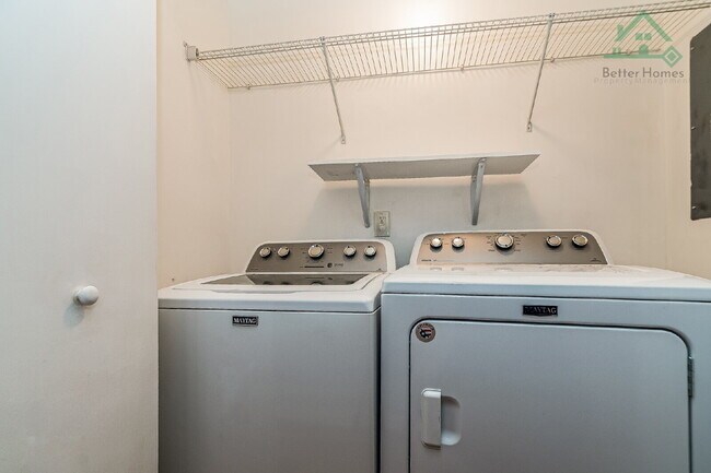 Building Photo - Cozy 2 Bedroom Unit in Raleigh!