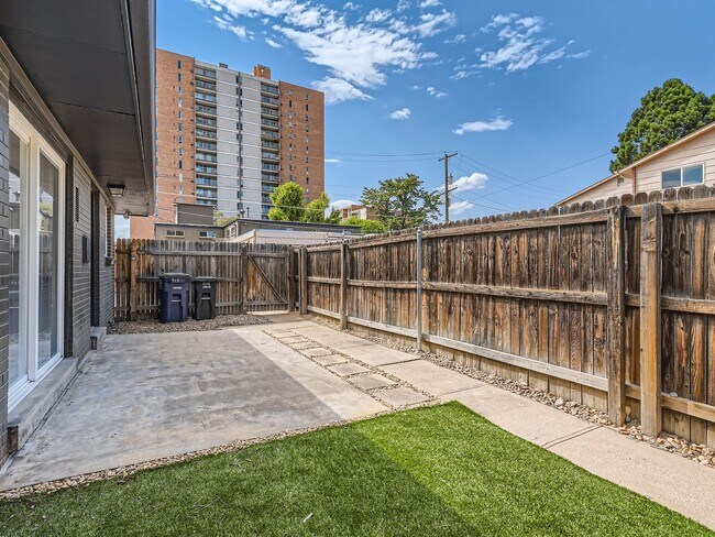 Building Photo - Hale neighborhood duplex with a large pati...