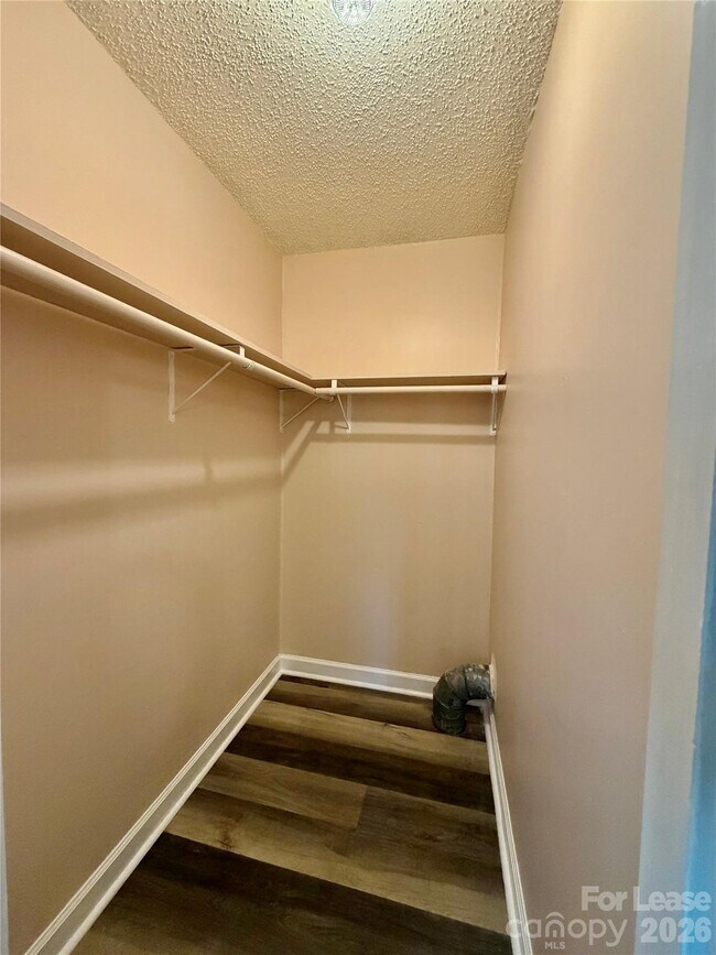 Building Photo - 3132 Dawnshire Ave