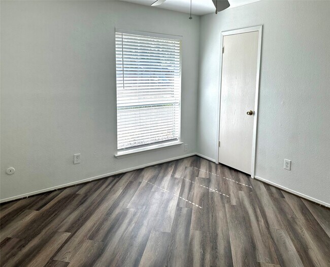 Building Photo - 4927 Adonis Dr