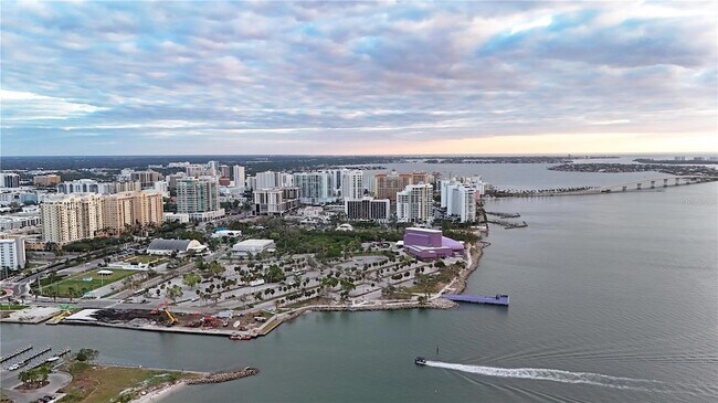 Building Photo - 750 N Tamiami Trl