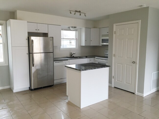 Building Photo - 2517 Maverick Ln