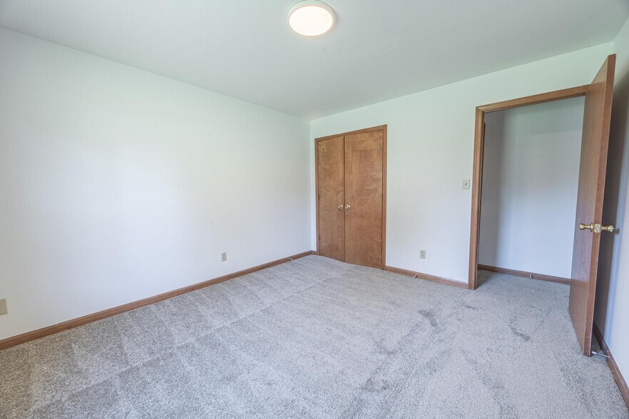 Building Photo - 552 Rumbach Ave