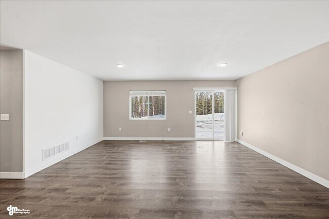 Building Photo - 3 BEDROOM | 2 BATHROOM | ACROSS FROM SCHOOLS