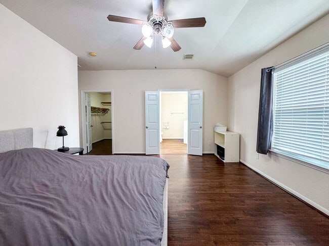 Building Photo - 3923 Calgary Cir