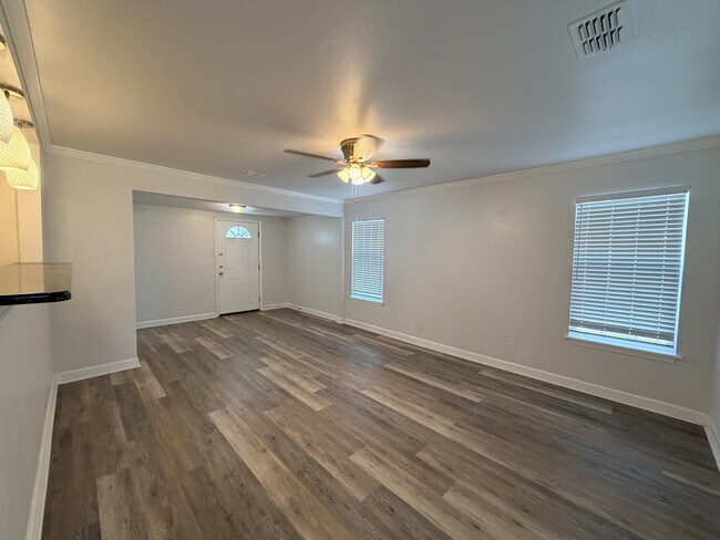 Building Photo - 3529 Topeka St