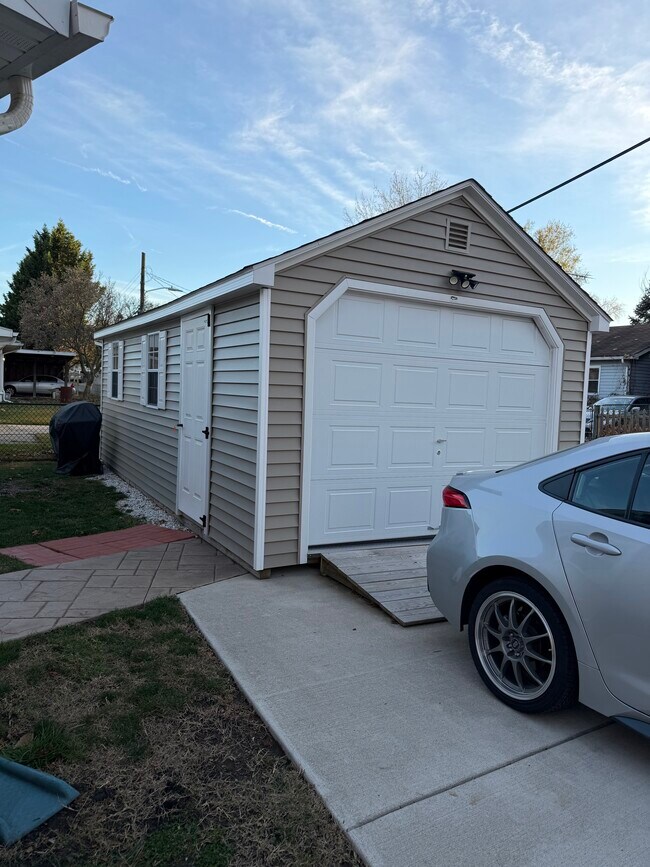 Building Photo - 1300 Wilson Point Rd