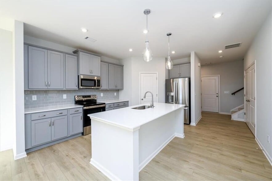 Building Photo - 849 York Aly