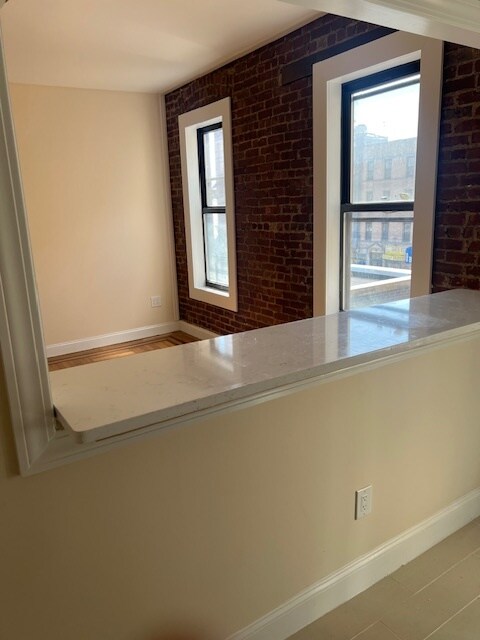 Building Photo - 371 95th St