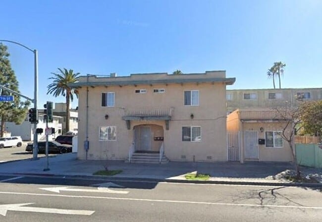 Building Photo - 638 E 7th St