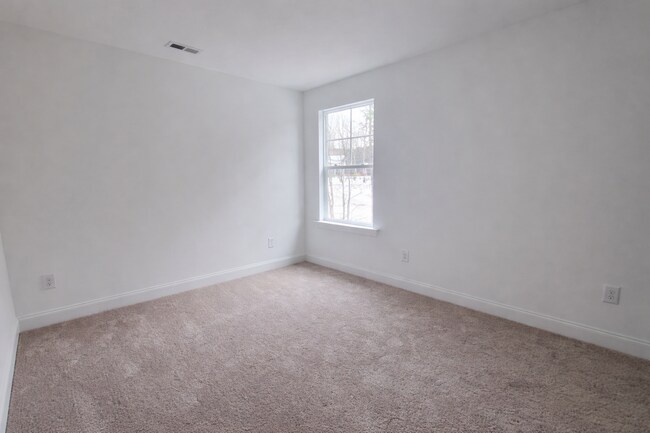 Building Photo - Beautiful 3BR 2.5BA Home in Statesville • 2 Car Garagge Tours