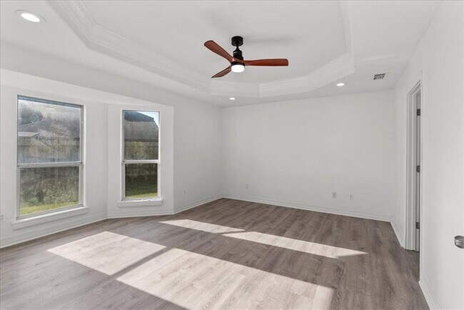 Building Photo - 3/2 Southside over 2000 sqft