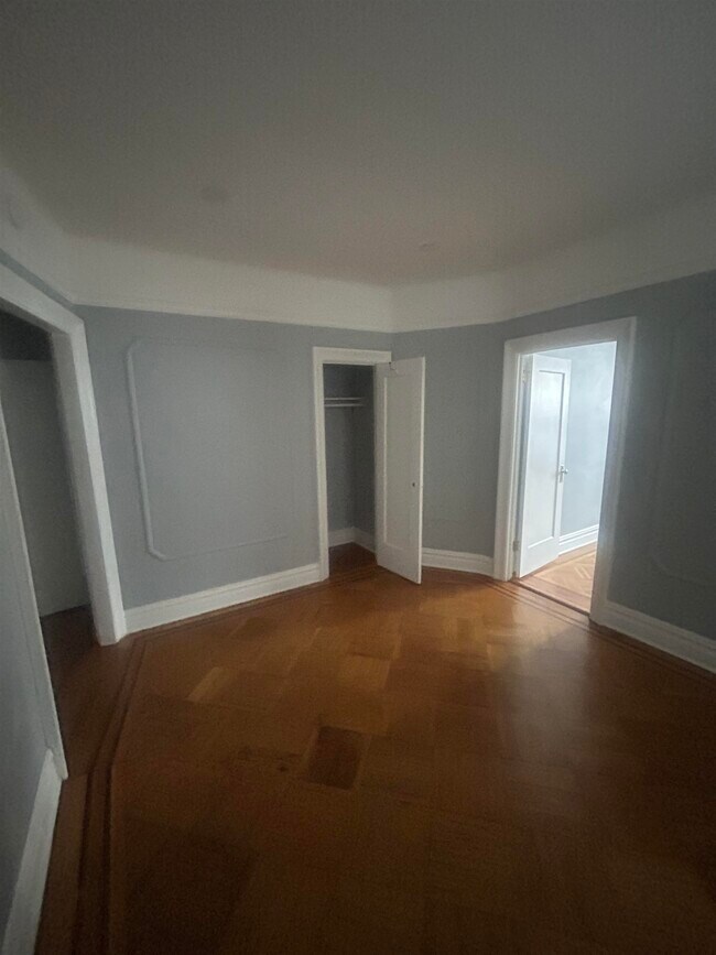 Building Photo - 173 W 48th St