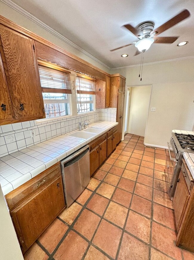 Building Photo - Beautiful Vintage Home with RV Sized Garage and Large Backyard