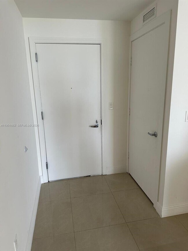 Building Photo - 1050 Brickell Ave