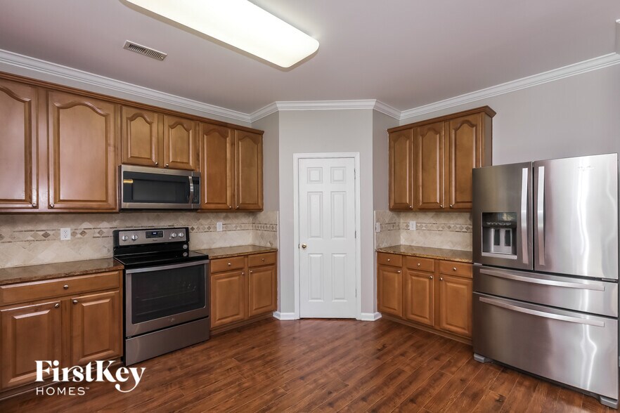 Building Photo - 7347 Lamplighter Close Dr