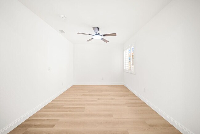 Building Photo - 37762 Drexell Dr