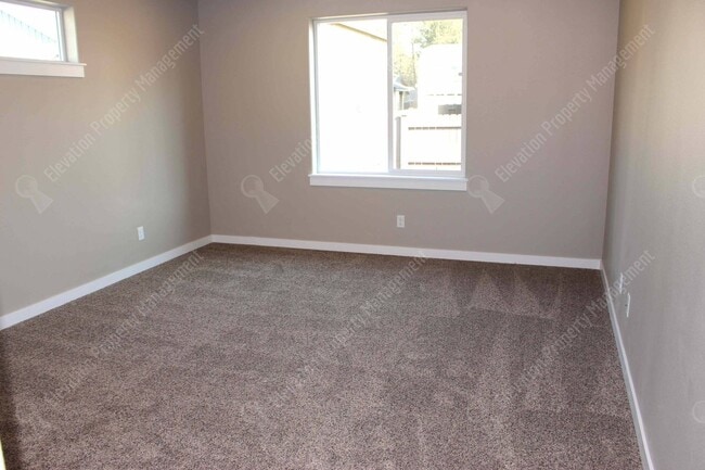 Building Photo - 3 BR home in Southeast Bend