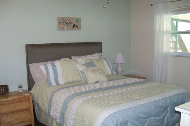 Building Photo - Seasonal Rental