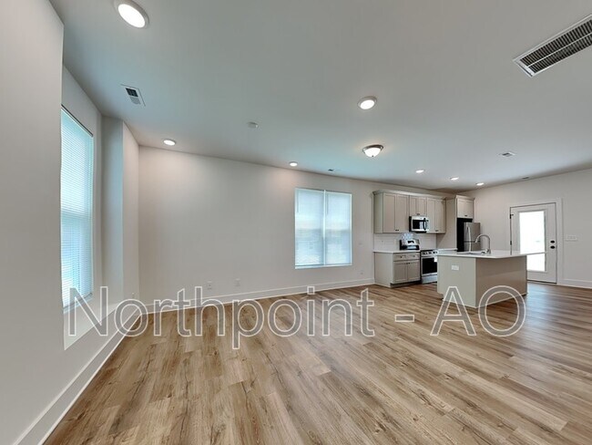Building Photo - 513 Craven St