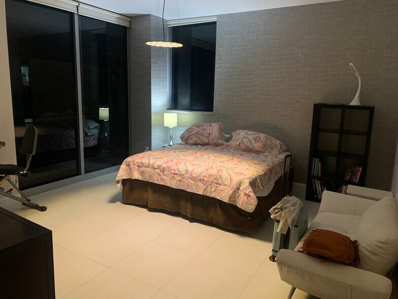 Building Photo - 7901 Hispanola Ave