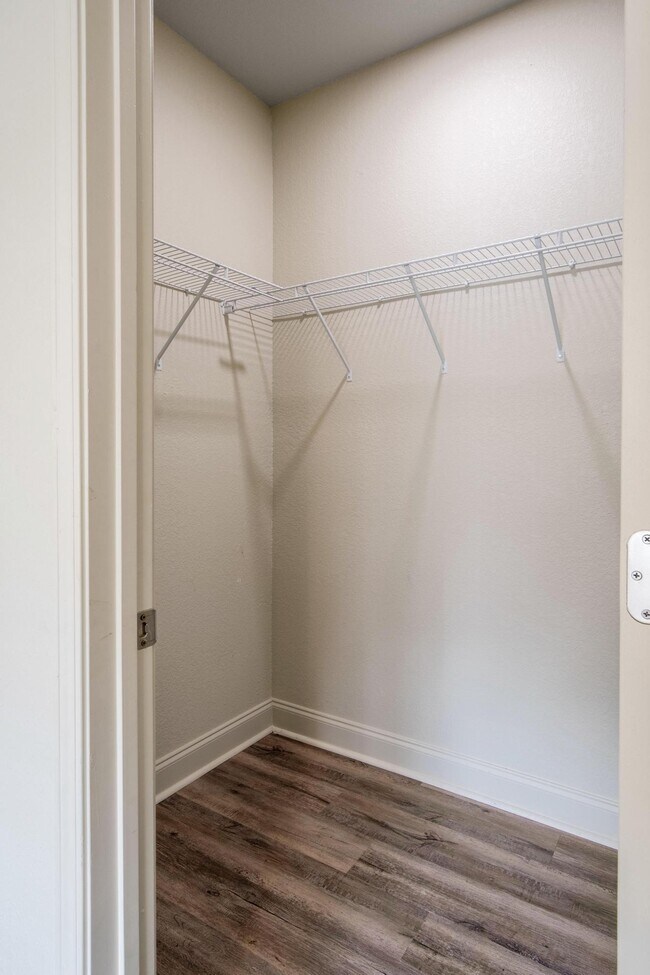 Building Photo - 878 4th St SE