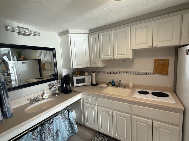 Building Photo - Ocean FRONT Studio! Amazing and must see! DEPOSIT-FREE Renting option thru OBLIGO! Deposit Altern...