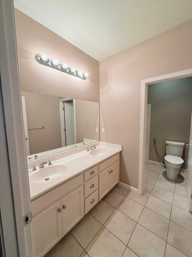 Building Photo - 1360 Red Maple Ln