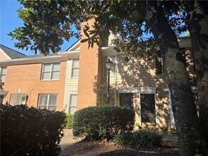 Building Photo - 7500 Roswell Rd NE