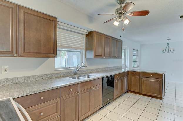 Building Photo - 2101 Utica Dr