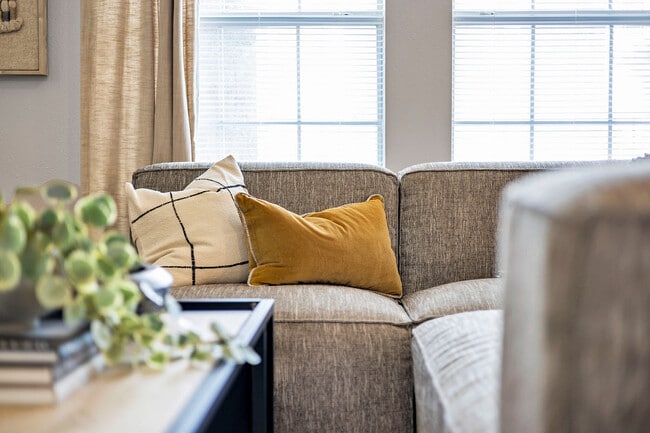 Building Photo - Hill Place