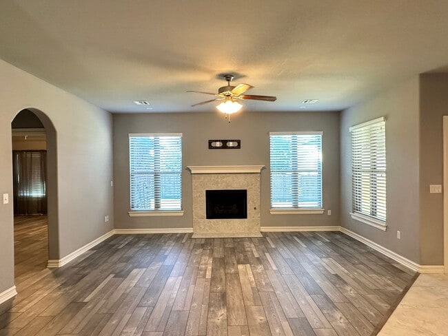 Building Photo - 3 bed, 2 bath -Aspen Pond