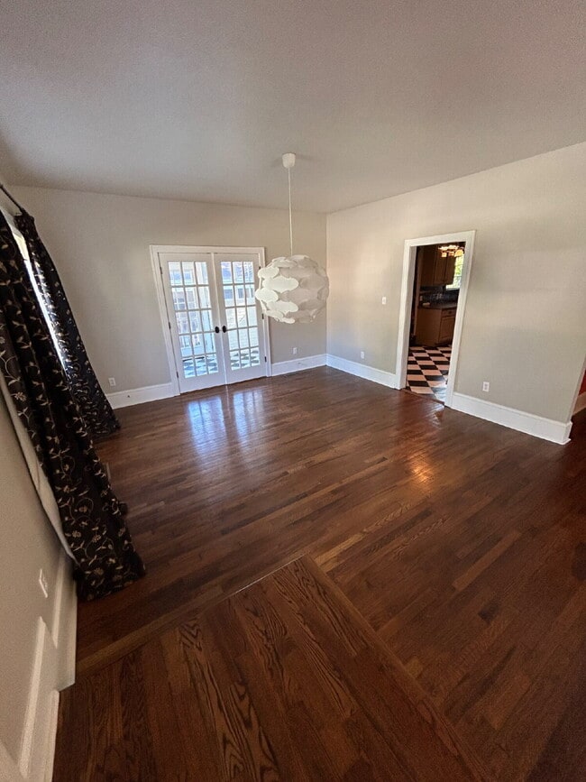 Building Photo - "Charming 4-Bedroom Retreat with Granite F...