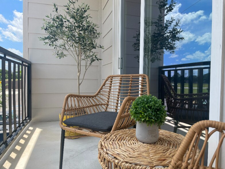 Building Photo - 110 Bluebonnet Cir
