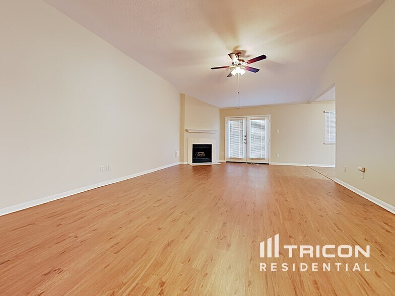 Building Photo - 7911 Bluff Trail Dr