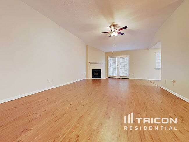 Building Photo - 7911 Bluff Trail Dr