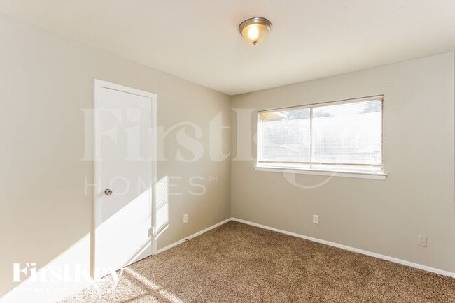 Building Photo - 7847 Robincreek Dr