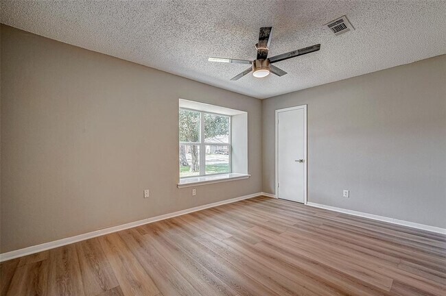 Building Photo - 3422 Deer Valley Dr