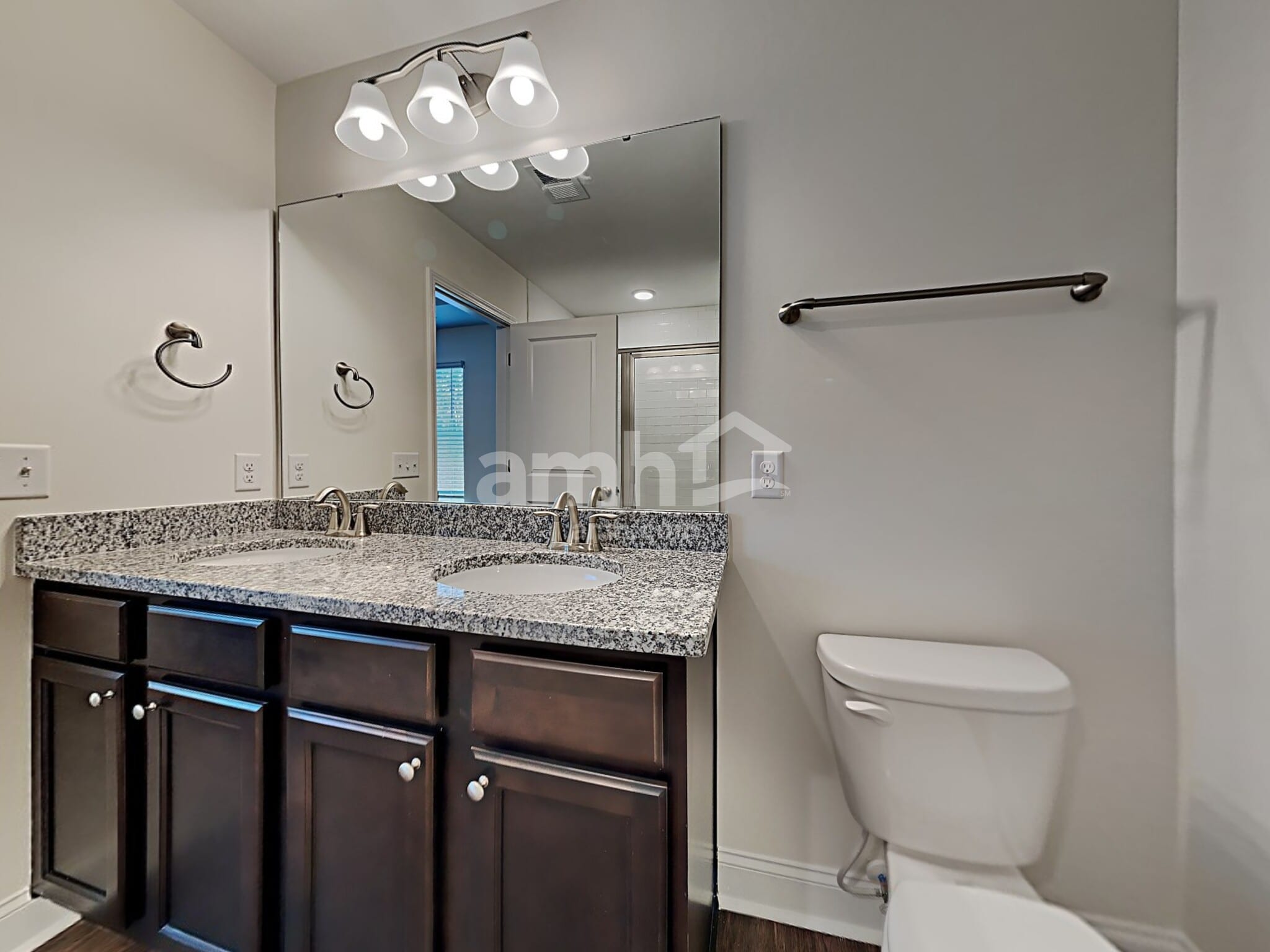 Building Photo - 126 Thatchet Dr