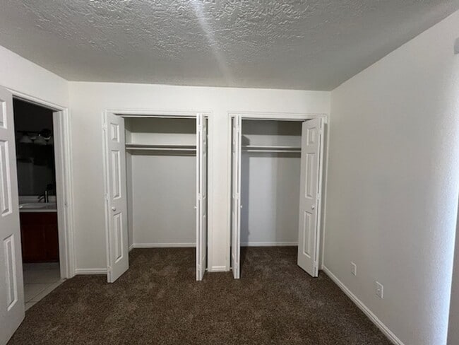 Building Photo - Cimaron Terrace Townhome