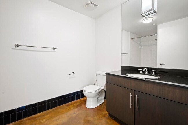 Building Photo - 4111 W Sunset Blvd