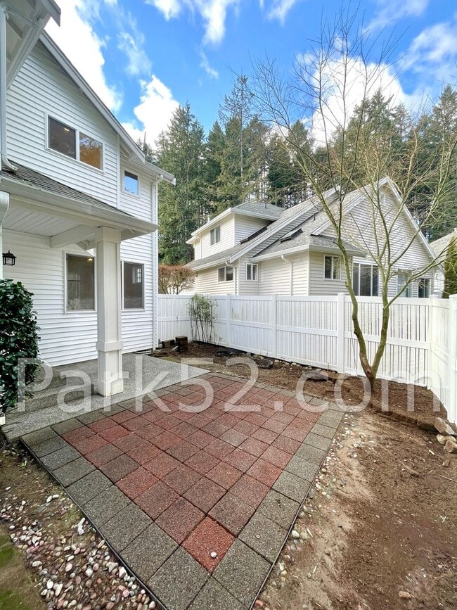 Building Photo - University Place Single Family in Gated Community