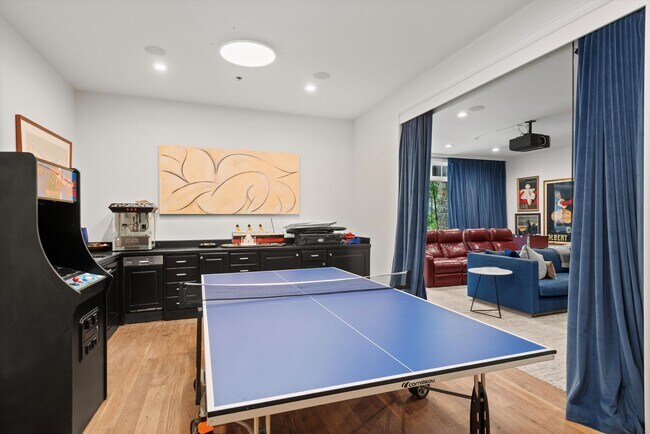 Building Photo - 289 Exhibition Ln