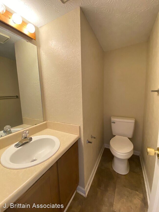 Building Photo - 2 br, 2.5 bath House - 5305 Whisperwood Court