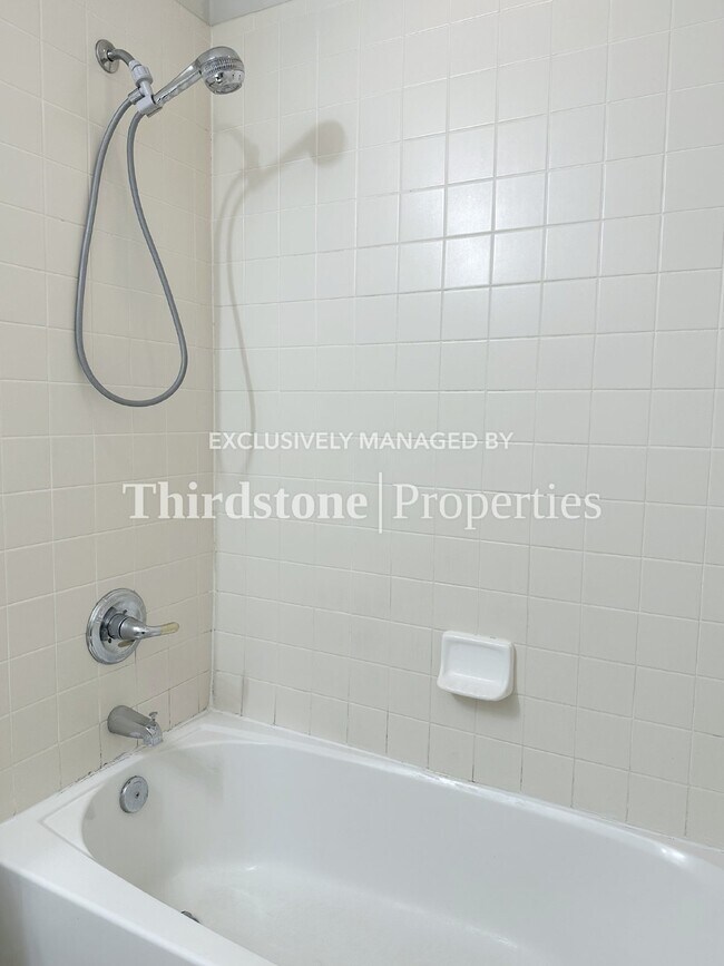 Building Photo - 1051 Moosehead Dr