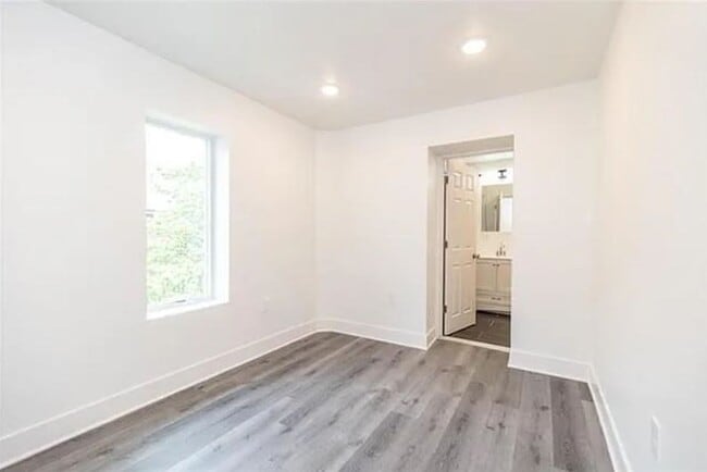 Building Photo - Beautiful 4 Bedroom Newly renovated home!