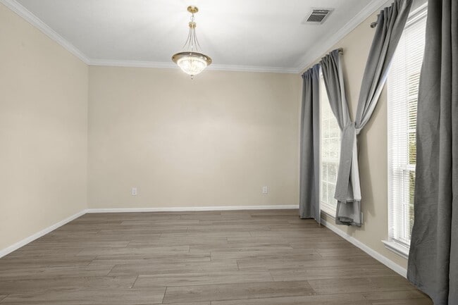 Building Photo - 16303 Lakestone Dr