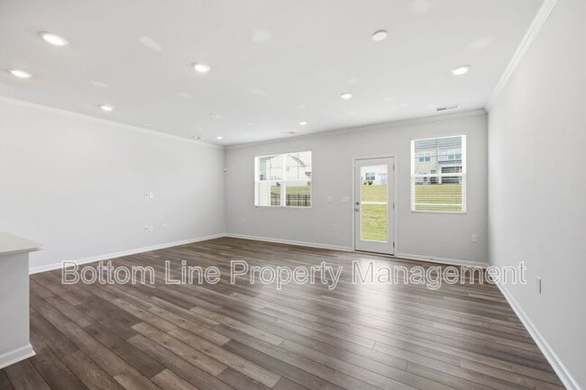 Building Photo - 5038 Kota St